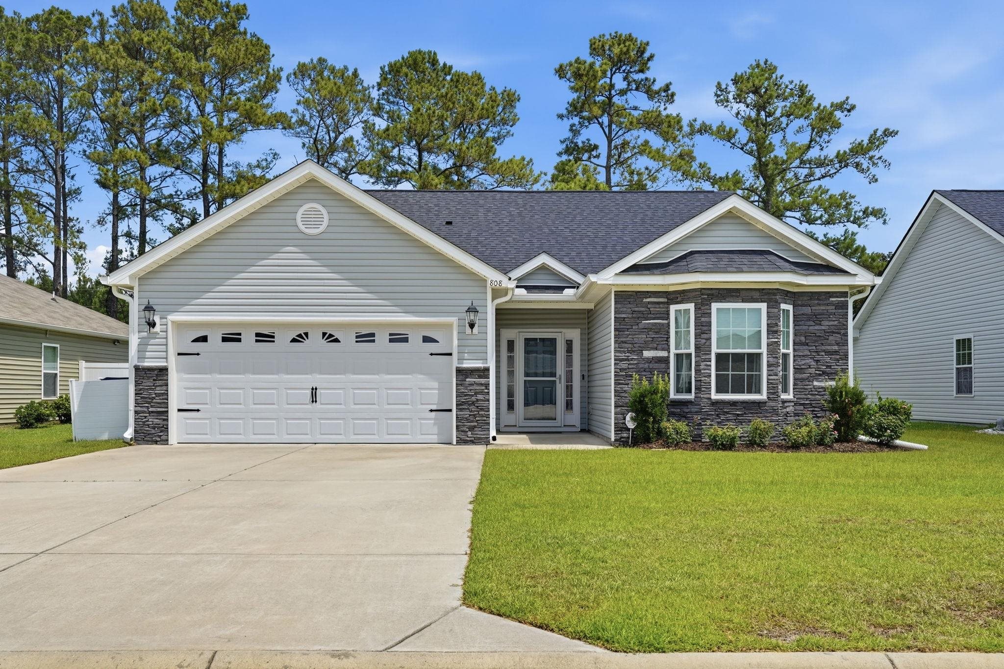 808 Twickenham Loop, Longs