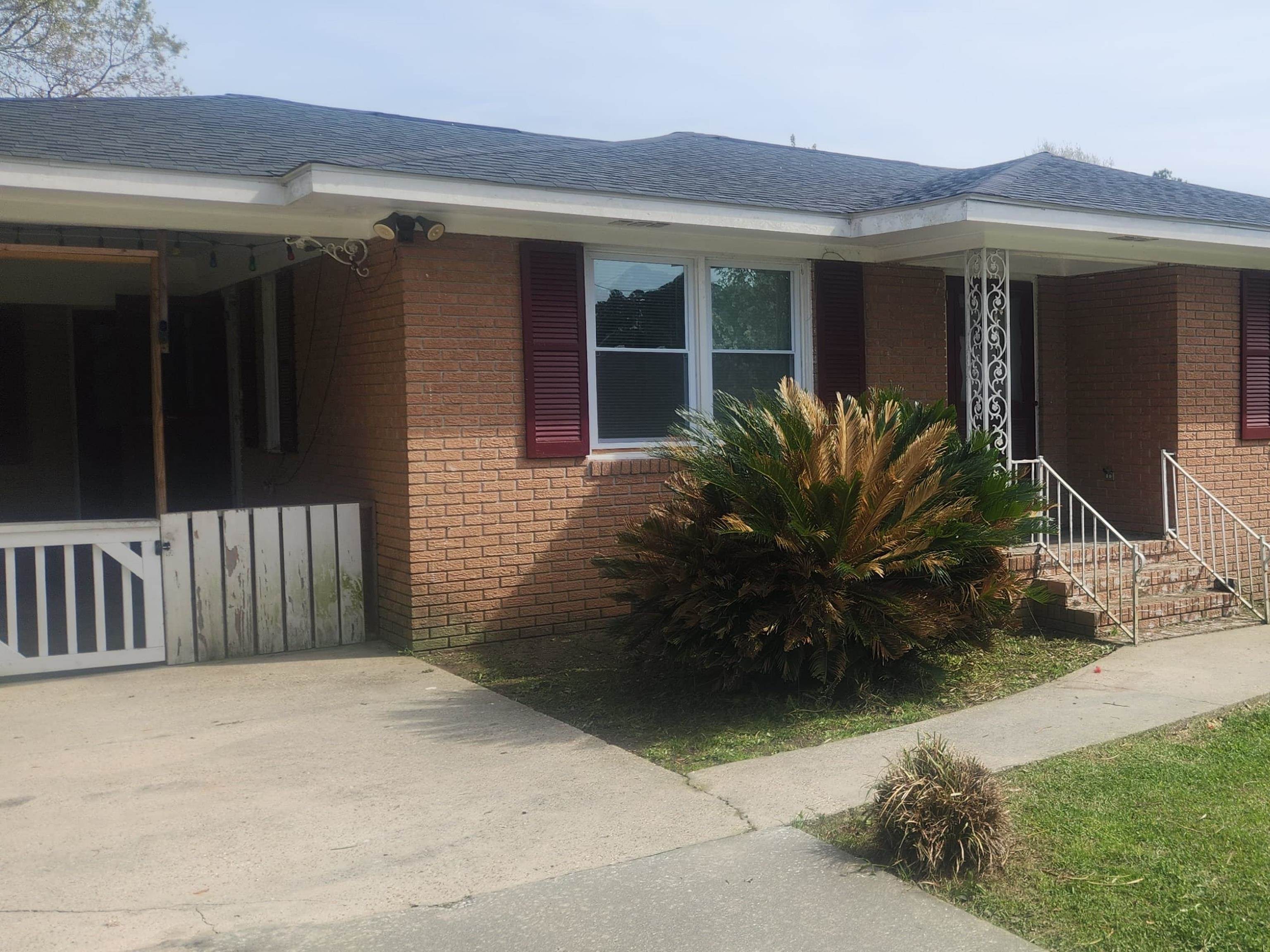 102 N Hazel Ave., Andrews