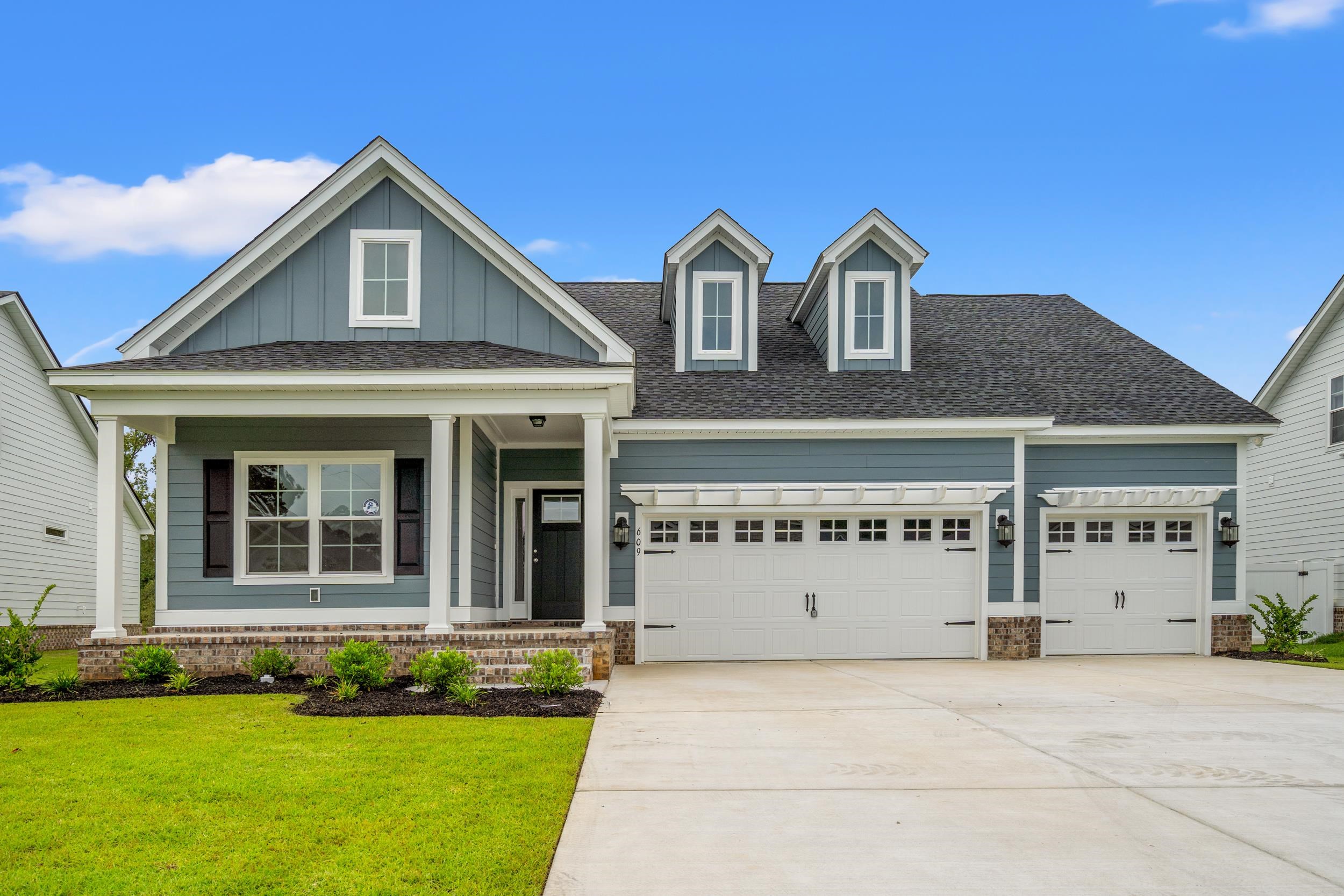1421 Loop Circle, Longs