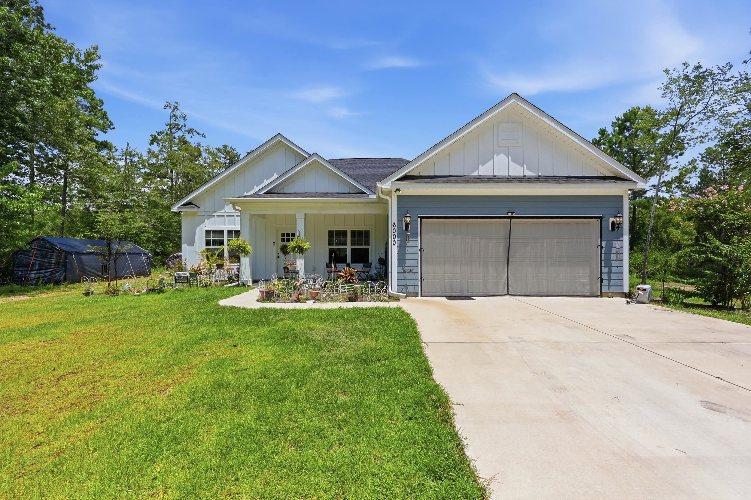6000 Highway 66, Loris